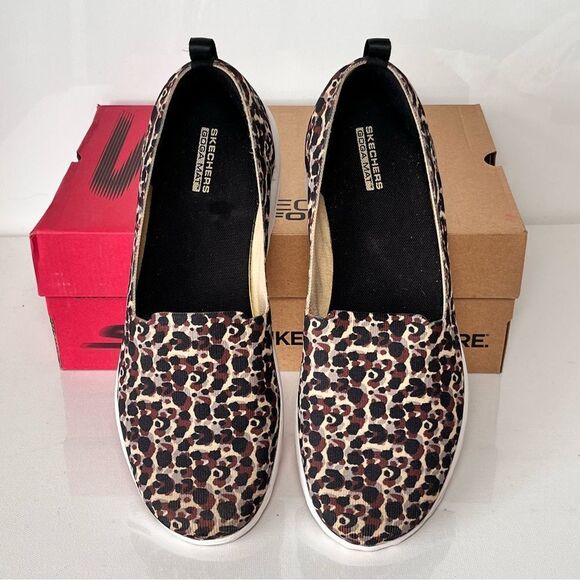 Skechers GOwalk Classic Spring Safari Washable Slip-Ons - Picture 5 of 6